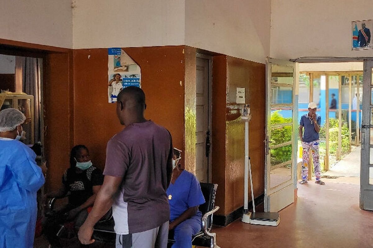 People at Bunia General Referral Hospital following confirmation of an Ebola outbreak involving the Bundibugyo strain in Bunia, Ituri province, Democratic Republic of Congo, May 16, 2026. Picture taken with a mobile phone. REUTERS/Victoire Mukenge  (Victoire Mukenge)