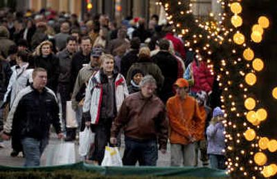 
Holiday shoppers crowd the sidewalk along Michigan Avenue on the final weekend before Christmas on Saturday in Chicago. 
 (Associated Press / The Spokesman-Review)