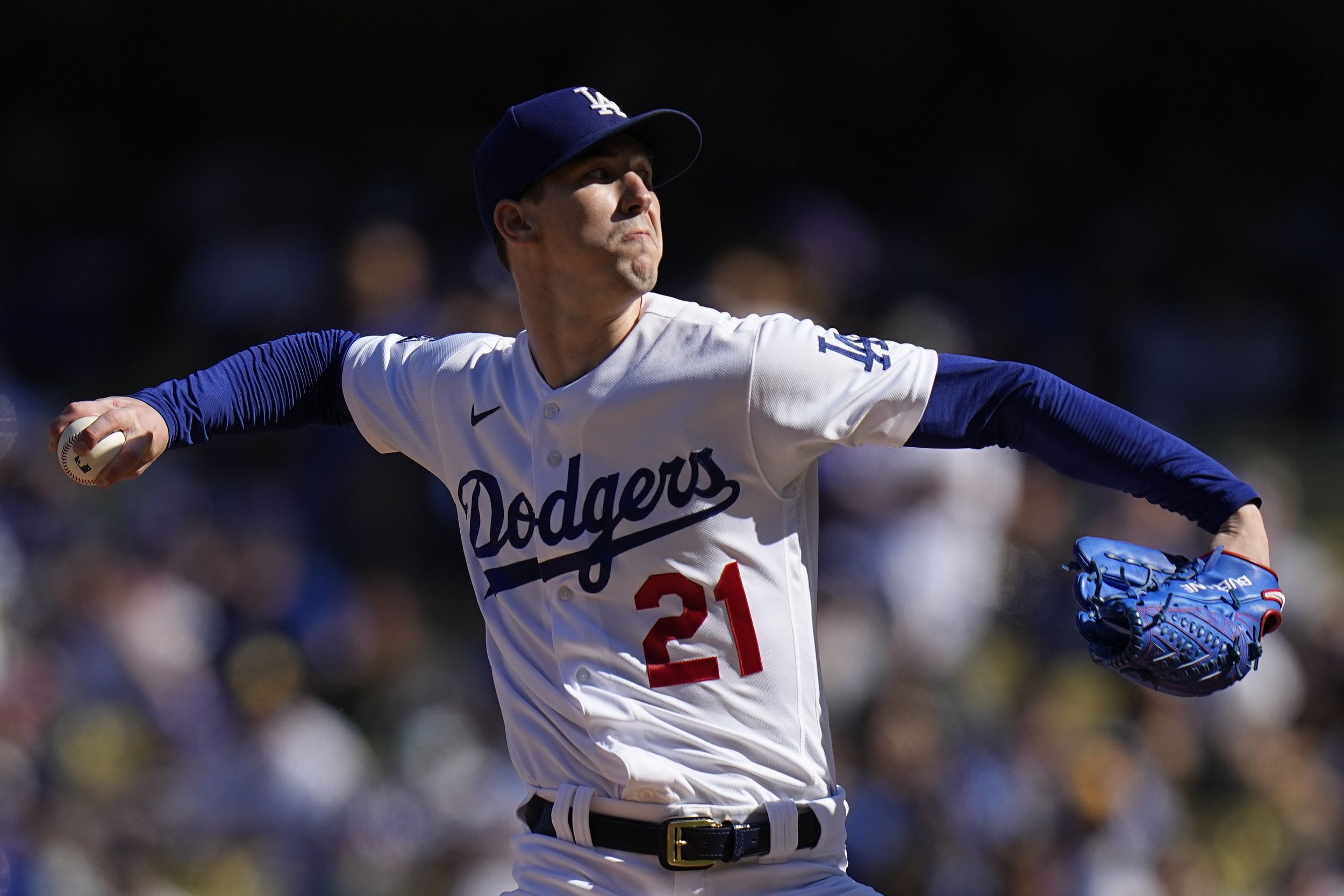 Bellinger, Betts help Dodgers rally