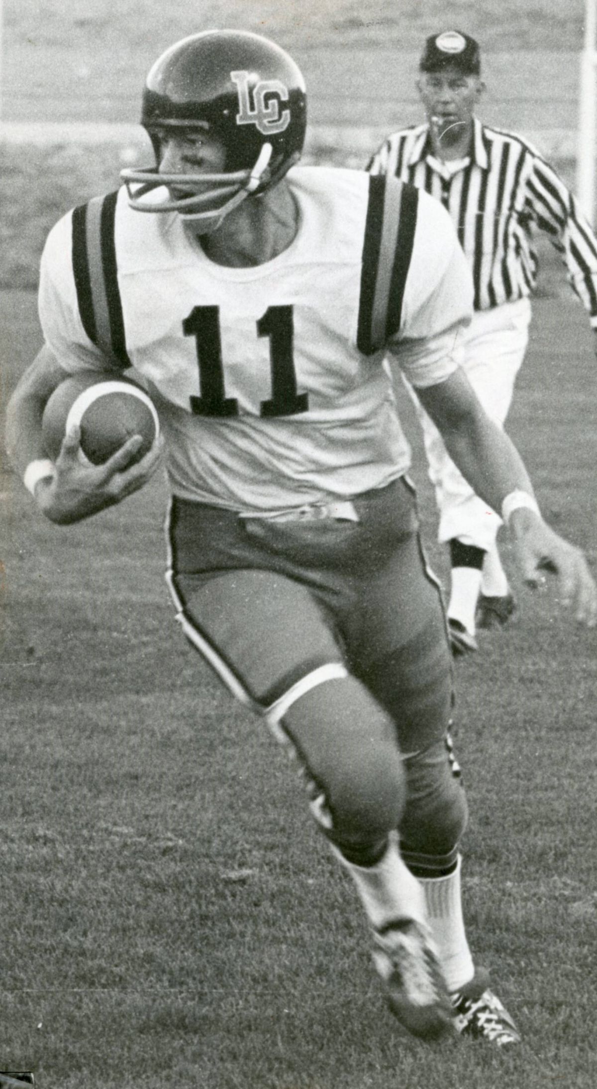Quarterback Bill Etter directed Lewis and Clark Tigers’ heralded offensive backfield in 1967. They reportedly achieved a No. 2 ranking nationally. (FILE)