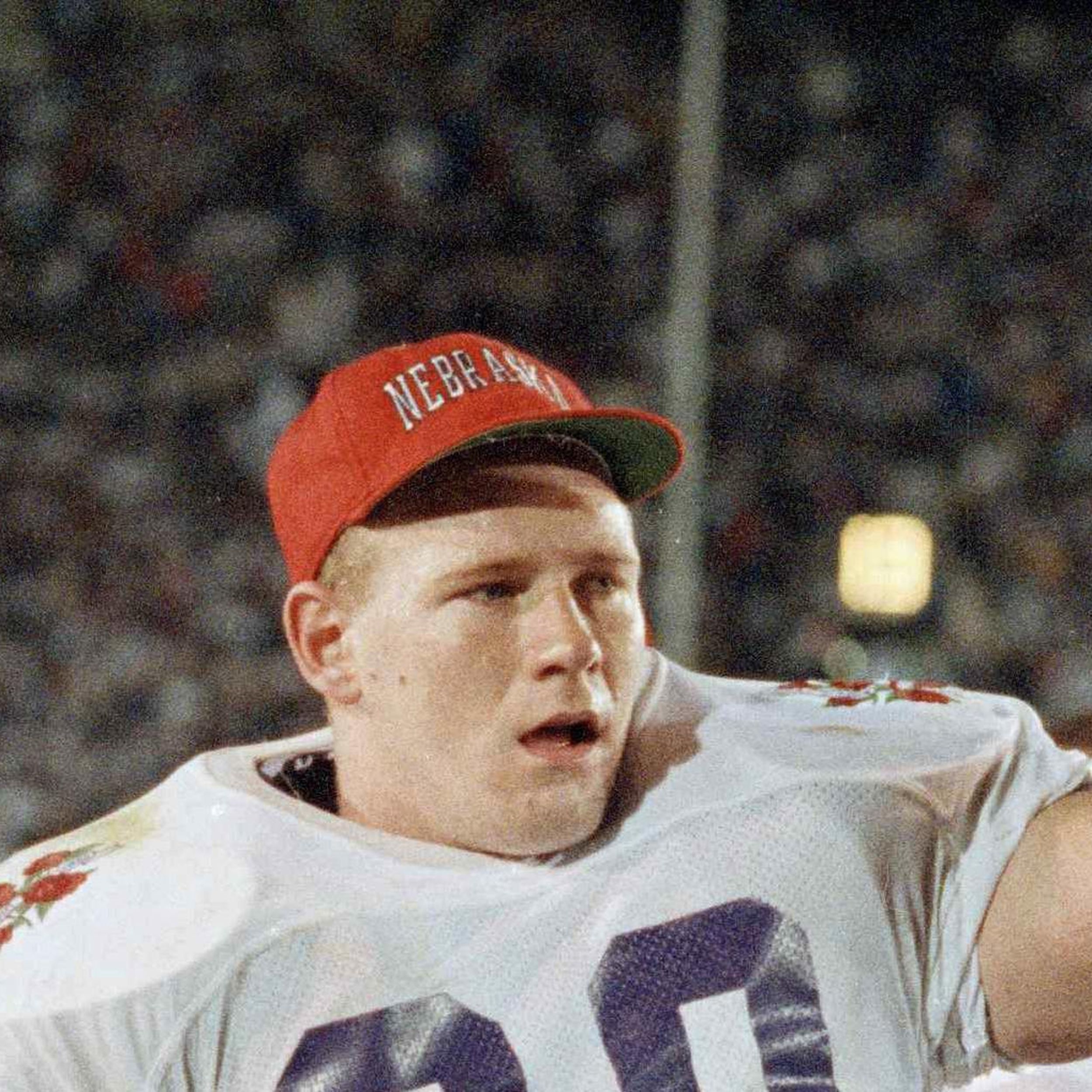 Defensive lineman Steve Emtman of the Indianapolis Colts looks on News  Photo - Getty Images