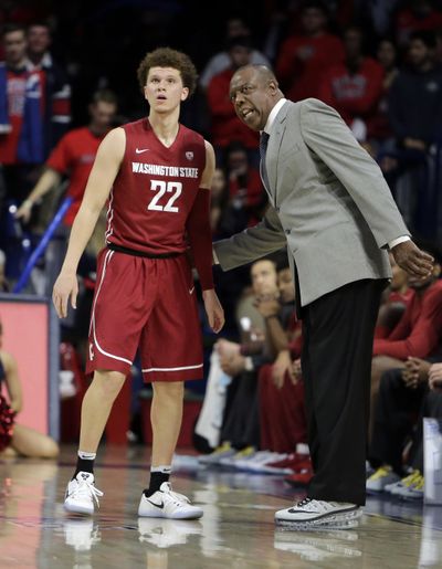 Washington State coach Ernie Kent talks to Malachi Flynn during the second half of the team's NCAA college basketball game against Arizona, Thursday, Jan. 26, 2017, in Tucson, Ariz. (Rick Scuteri / AP)