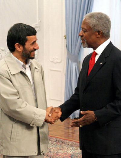
Iranian President Mahmoud Ahmadinejad shakes hands with U.N. Secretary-General Kofi Annan during their meeting Sunday. 
 (Associated Press / The Spokesman-Review)