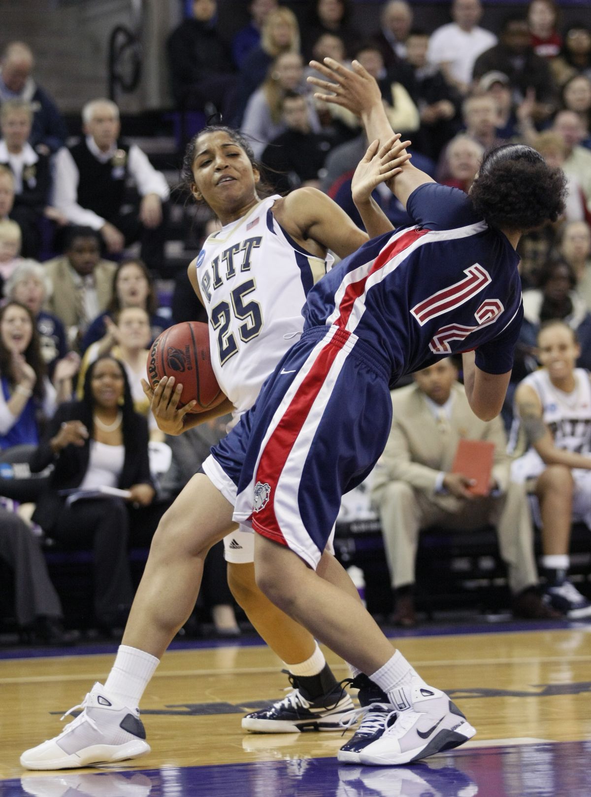 Shayla Scott and GU’s Vivian Frieson tangle in physical game.  (Associated Press / The Spokesman-Review)