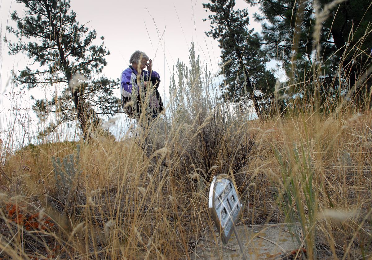 Joayn Taylor visits the graves of two Chinese brothers  in an out-of-the-way corner of a Rice, Wash., cemetery.   (Brian Plonka / The Spokesman-Review)