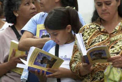 
Venezuelans read free copies of an anthology of Miguel de Cervantes' classic novel 