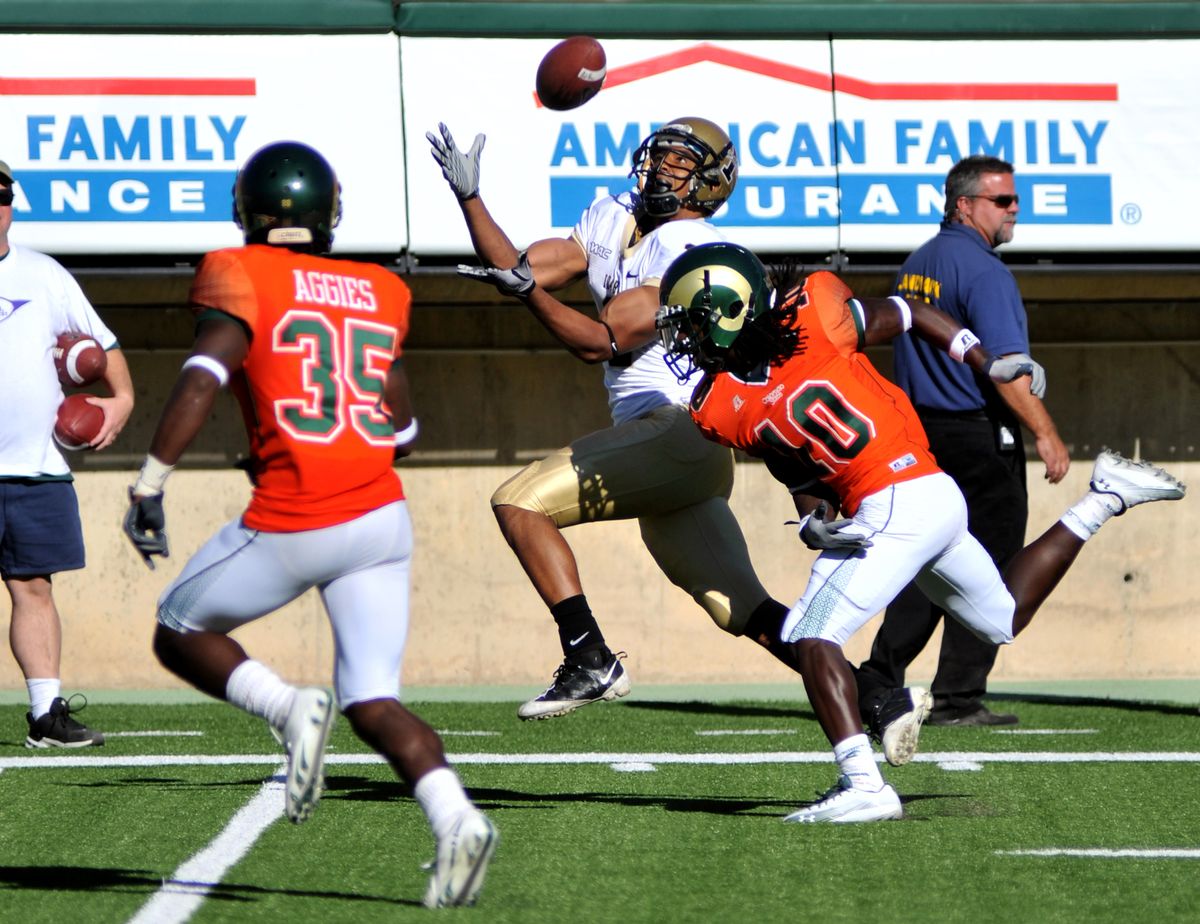 Idaho’s Maurice Shaw catches a pass for a touchdown over CSU’s Shaq Bell. (Nick Groff)