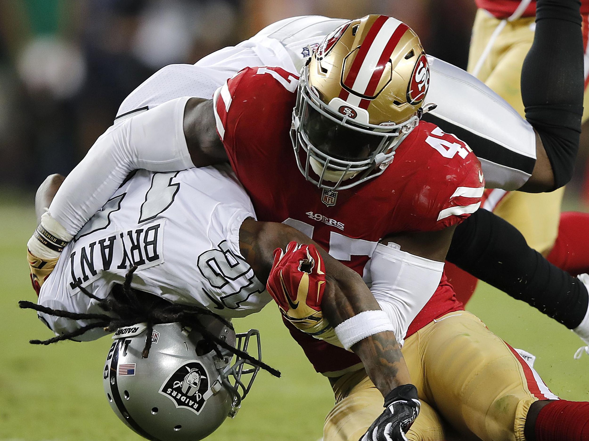 Mullens has sterling debut in 49ers 34-3 win over Raiders