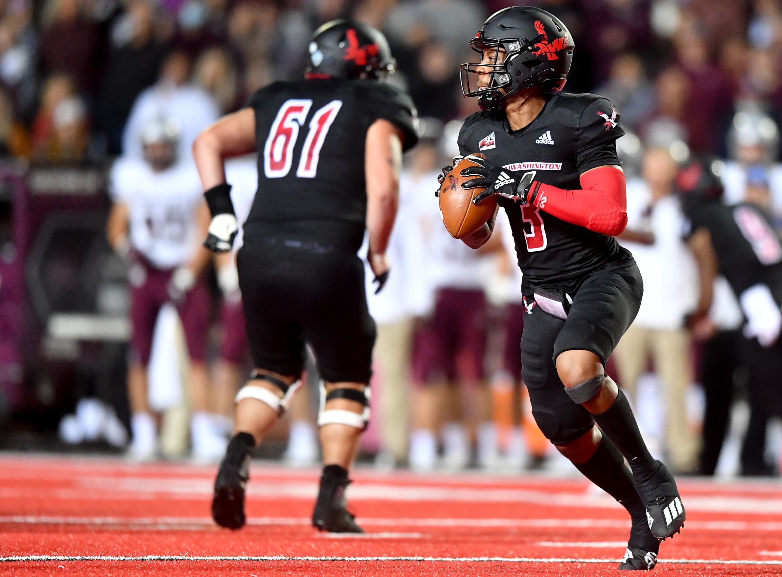 'Crazy arm talent' Eastern Washington quarterback Eric Barriere has