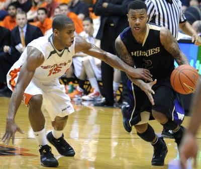 Washington’s Isaiah Thomas drives against Oregon State’s Seth Tarver during the second half.  (Associated Press)