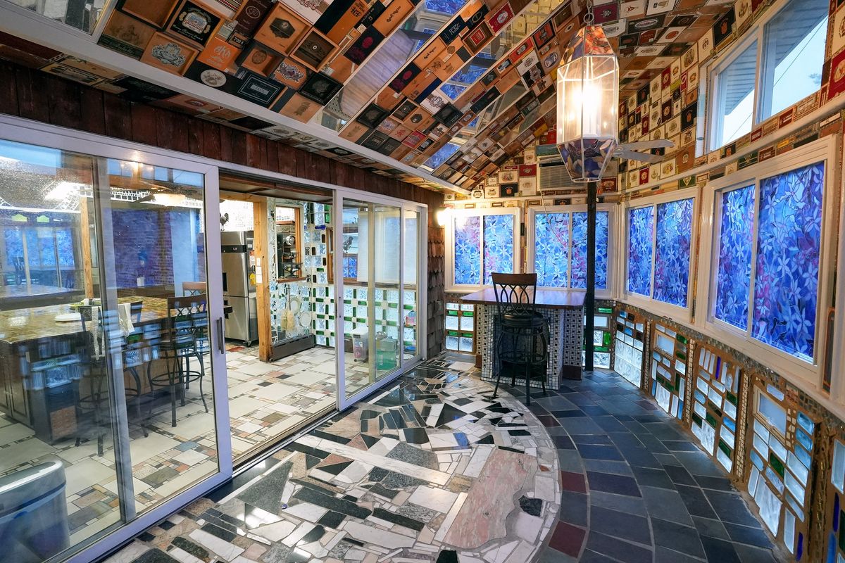 The sunroom Justine Mays’ home was wallpapered with cigar boxes as seen on “Ugliest House In America,” Season 6. (HO)