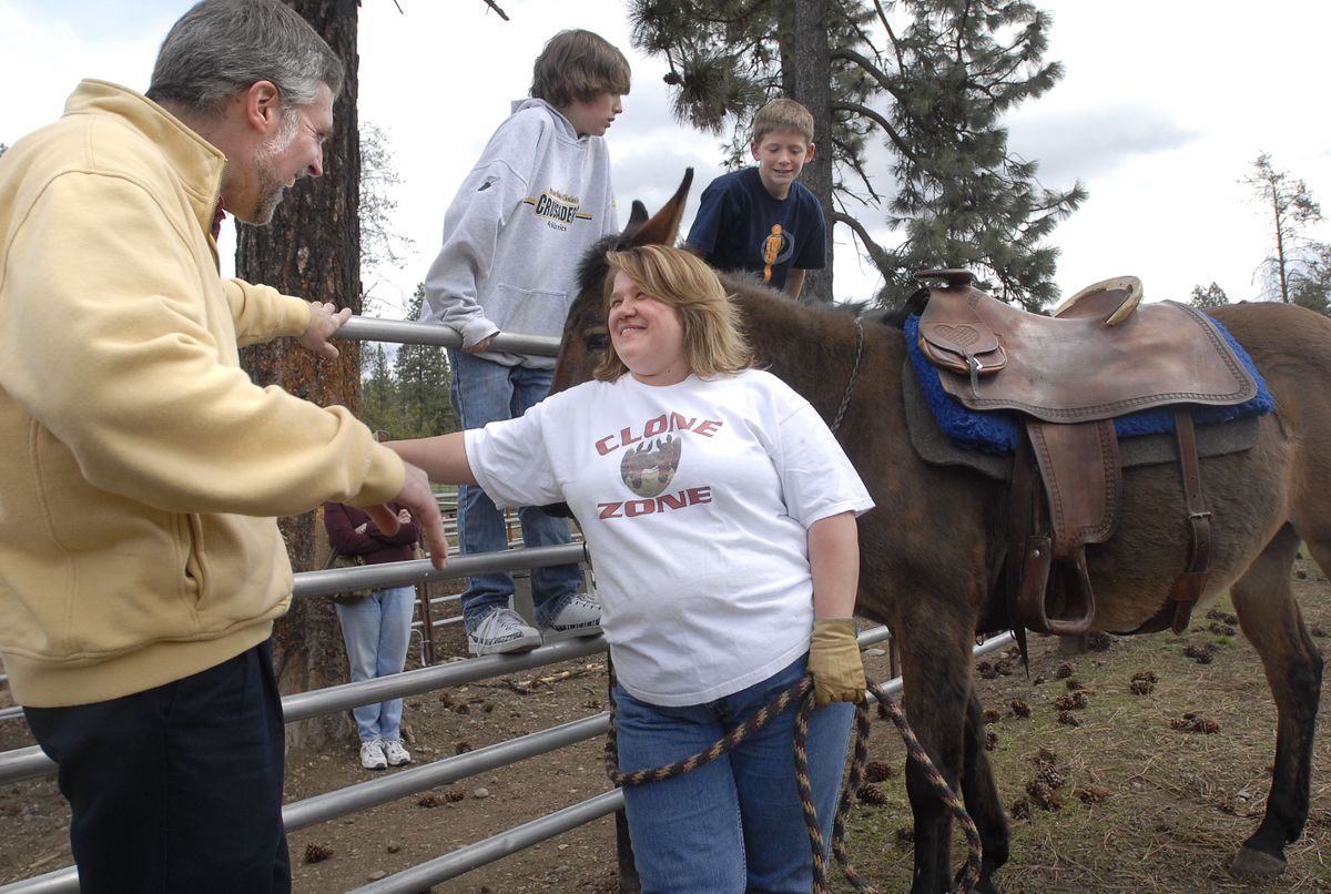 Dr. Dirk Vanderwall, left, talks with Penny Stokes,  barn manager at the Jacklin farm near Hauser, while students from Northwest Christian School  watch Lochsa the mule on April 13, 2007.  (File / The Spokesman-Review)