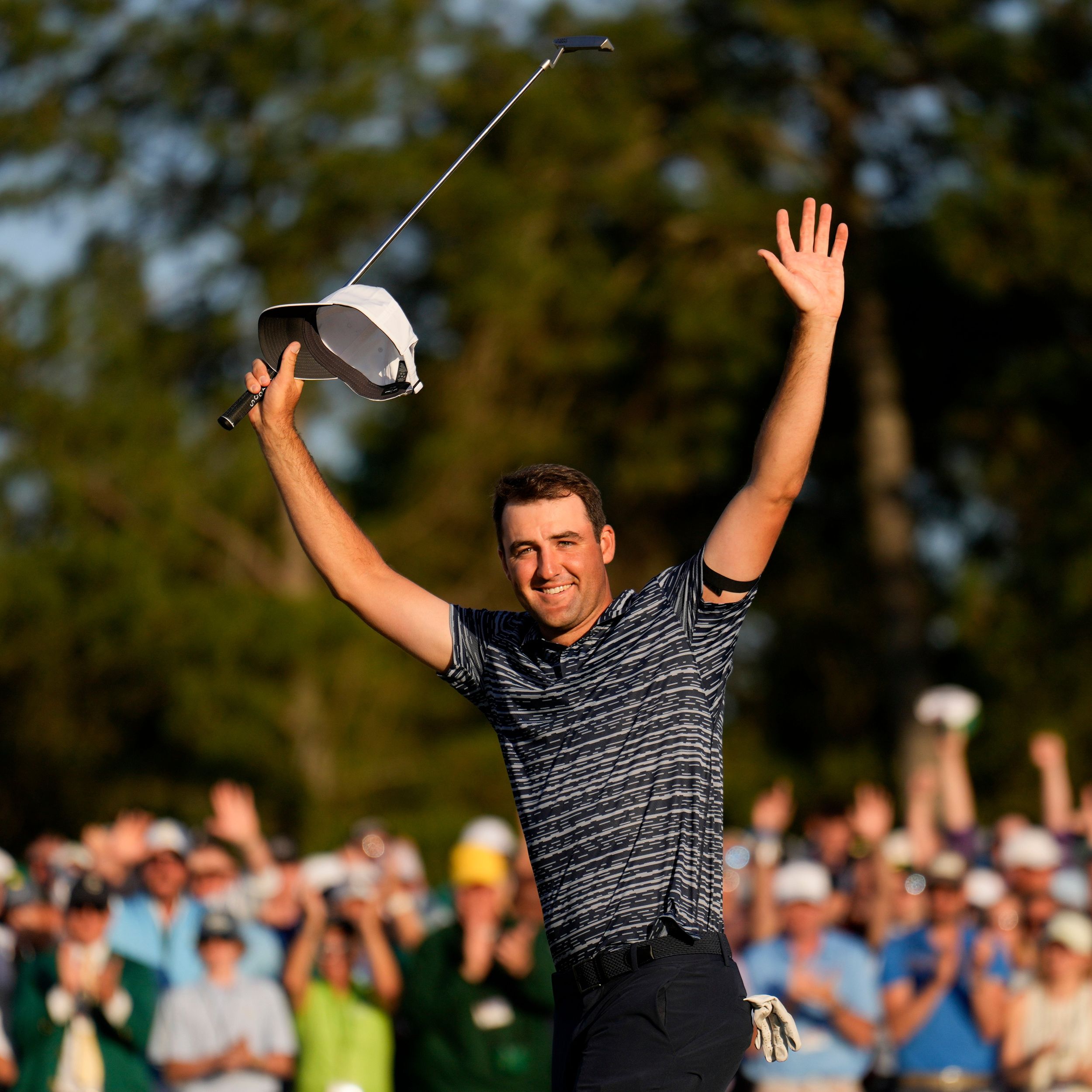 Scottie Scheffler gets Masters green jacket to go with No. 1 ranking