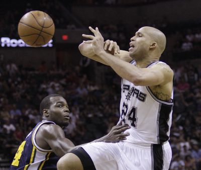 Richard Jefferson, right, scored 20 as Spurs wrapped up best record in West. (Associated Press)