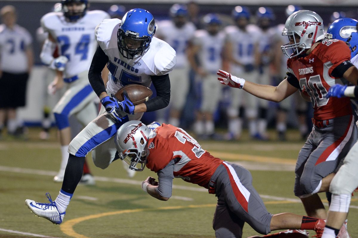 Coeur d’Alene’s Cole Williams gets away from Ferris’ Lamarr Speights and scampers for a few more yards. (Jesse Tinsley)