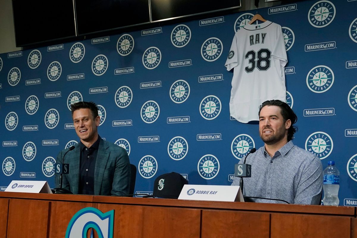 Mariners find their rotation's 'lead dog' in reigning Cy Young