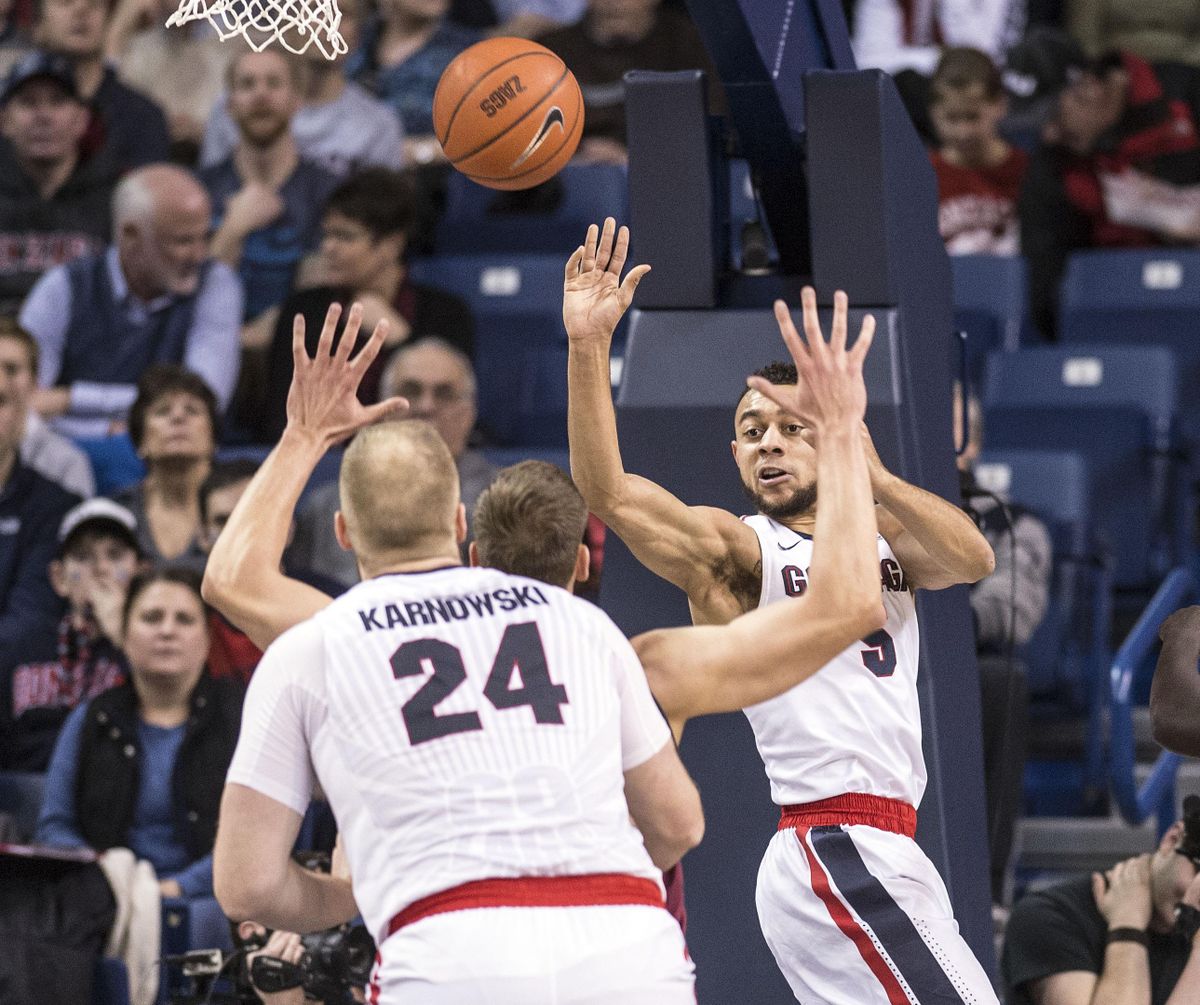 Gonzaga guard Nigel Williams-Goss dishes to teammate Przemek Karnowski against Loyola, Jan. 12, 2107, in the McCarthey Athletic Center. (Dan Pelle / The Spokesman-Review)
