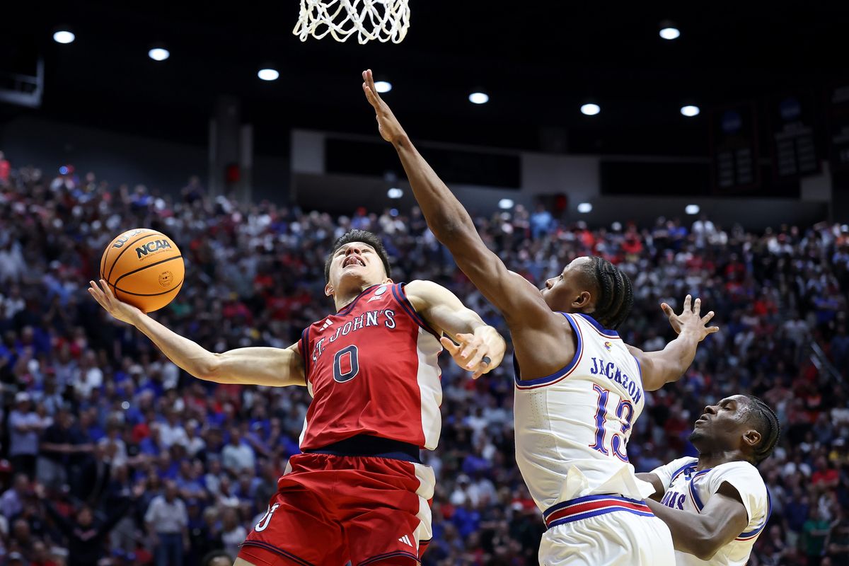 SAN DIEGO, CALIFORNIA - MARCH 22: Dylan Darling #0 of the St. John
