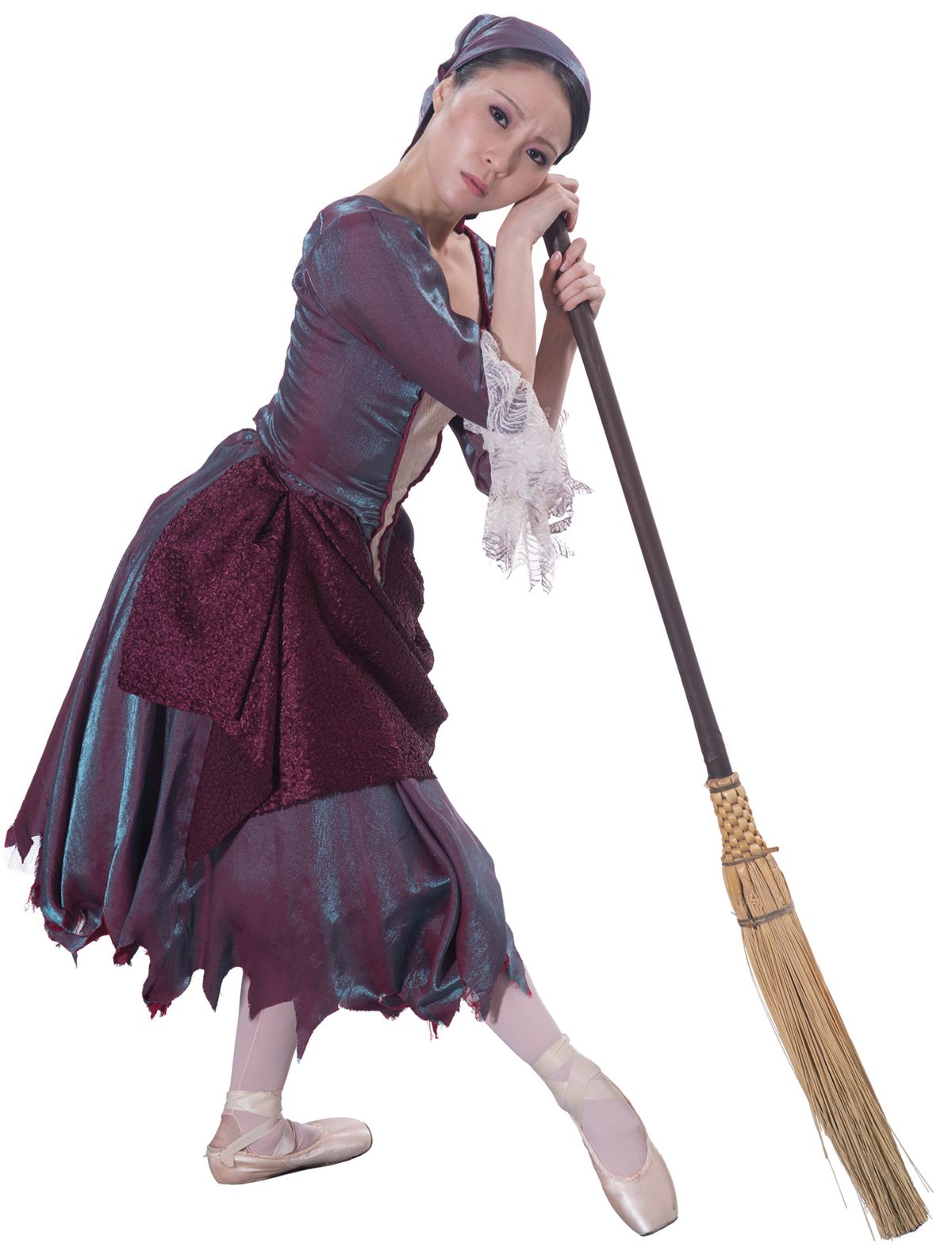 EBC Principal Dancer Yoshie Oshima stars as Cinderella.