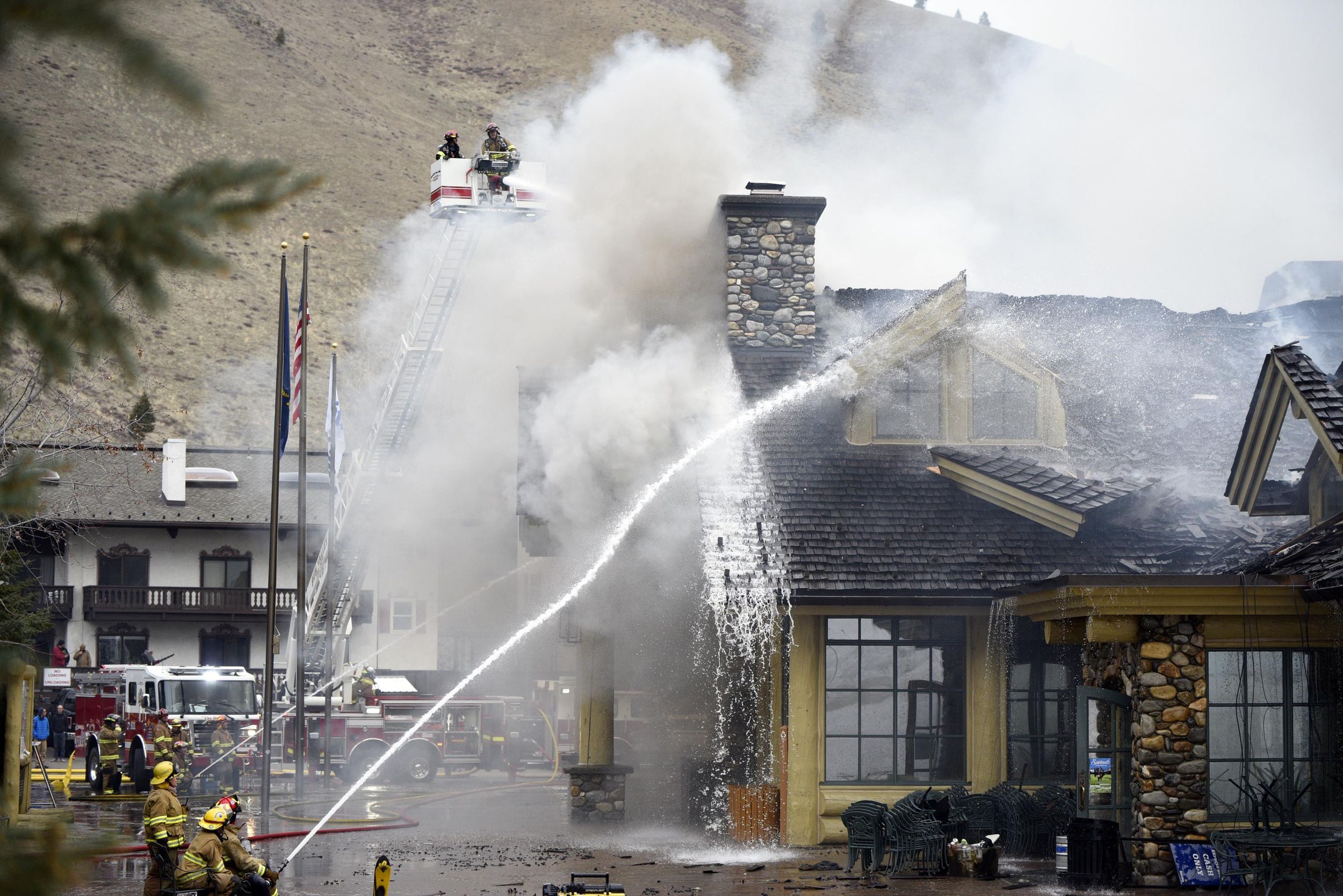 【wwk】Room fire Fire ravages Warm Springs Lodge | Ketchum | mtexpress.com