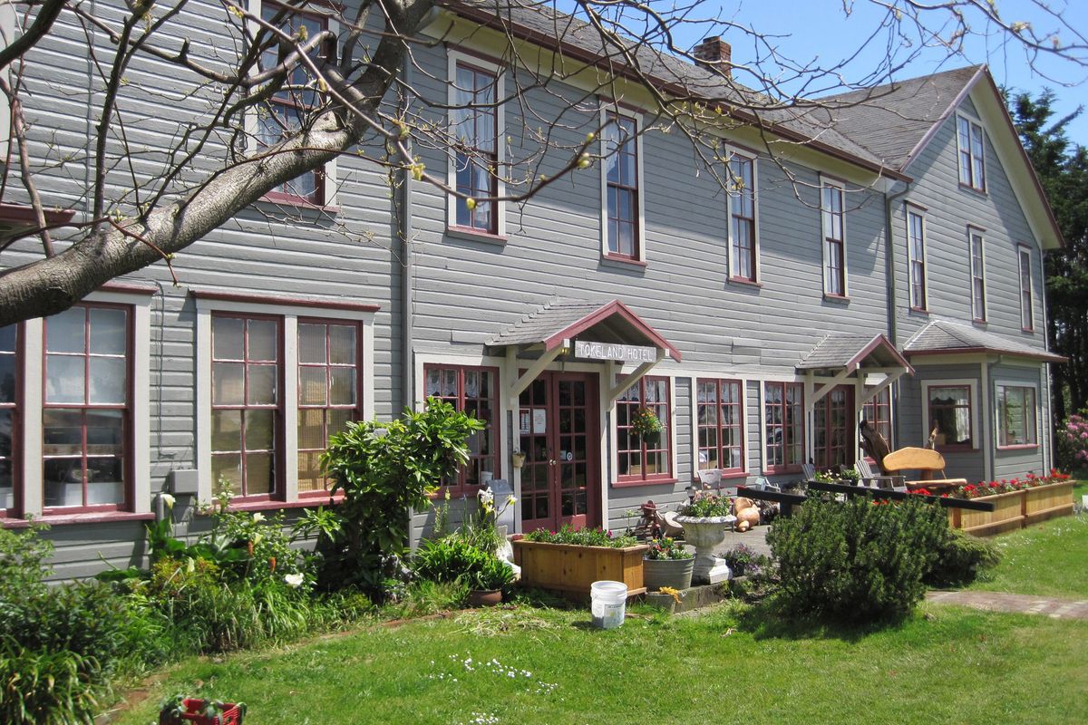 The Tokeland Hotel, which dates to 1885, offers an authentic beach-hotel ambience with bargain rates. 