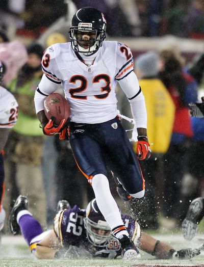 Devin Hester breaks away from Chad Greenway on his record-breaking 14th return touchdown. (Associated Press)