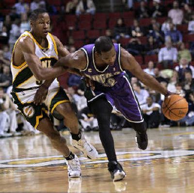 
Michael Redd, right, tries to drive past a defensive Ray Allen of the Sonics. 
 (Associated Press / The Spokesman-Review)
