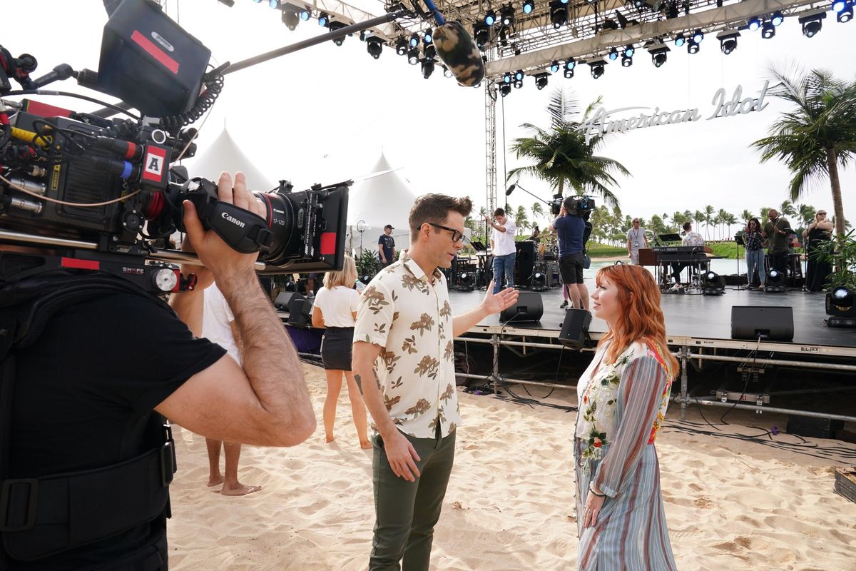 Bobby Bones talks with Amber Fiedler of Coeur d’Alene during filming of “American Idol” at Aulani, A Disney Resort & Spa, in Ko Olina, Hawaii, on April 5. (Karen Neal / ABC)