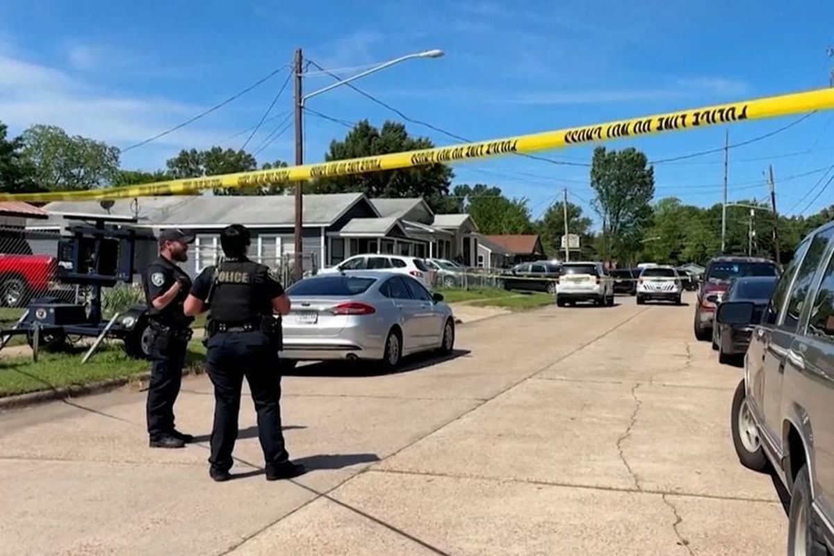 Police officers secure a street where eight children, with ages ranging from 1 to 14, were killed in a mass shooting on Sunday in Shreveport, La.  (Reuters )