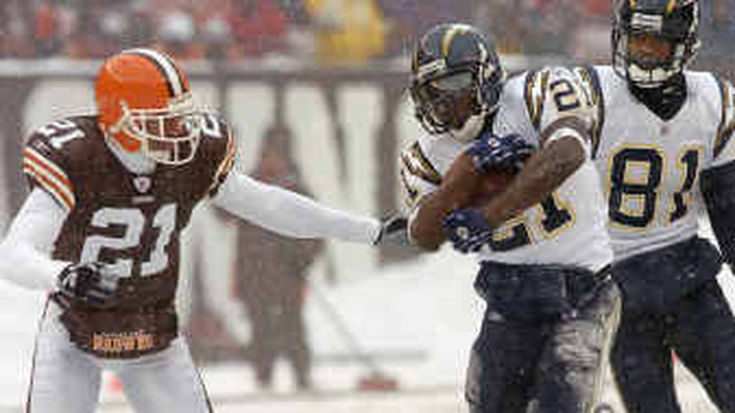 Running back LaDainian Tomlinson of the San Diego Chargers stretches  News Photo - Getty Images