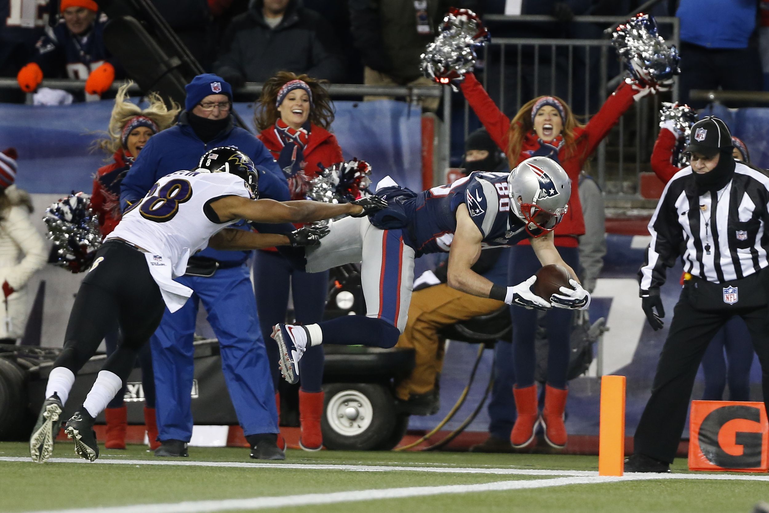 Brady throws for 3 scores to help Pats beat Miami, 35-14