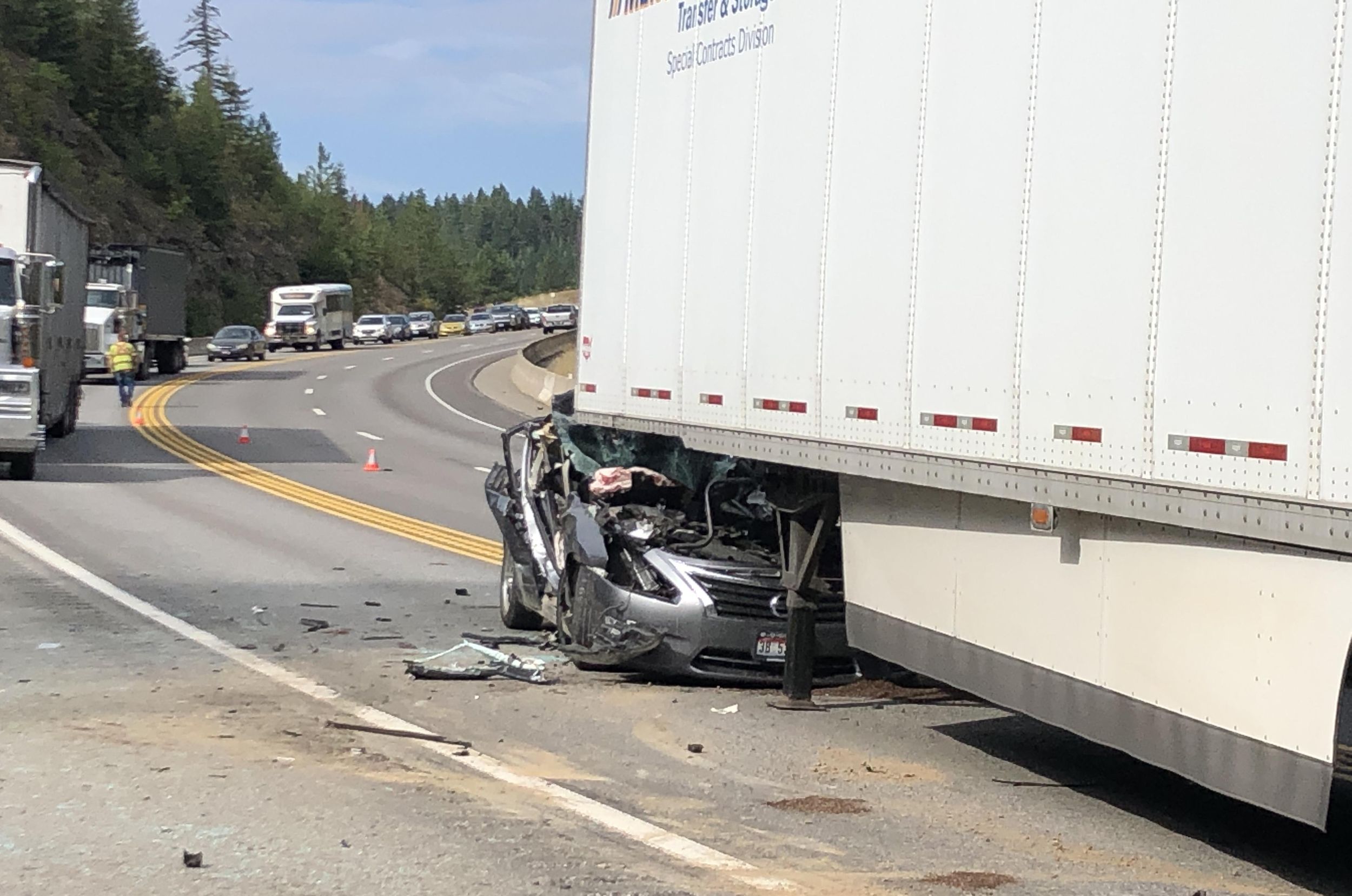 ISP releases names of 2 critically injured when trailer detaches from