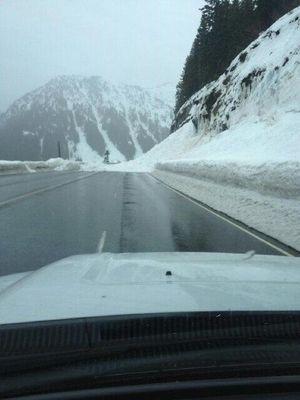 An avalanche blocked U.S. Highway 2 over Stevens Pass on March 5, 2014. (Twitter)