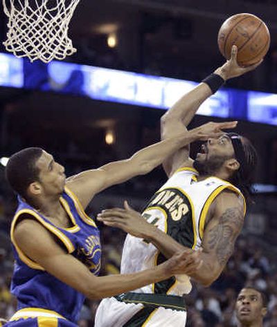 
Golden State's Brandan Wright defends against Seattle's Chris Wilcox.Associated Press
 (Associated Press / The Spokesman-Review)