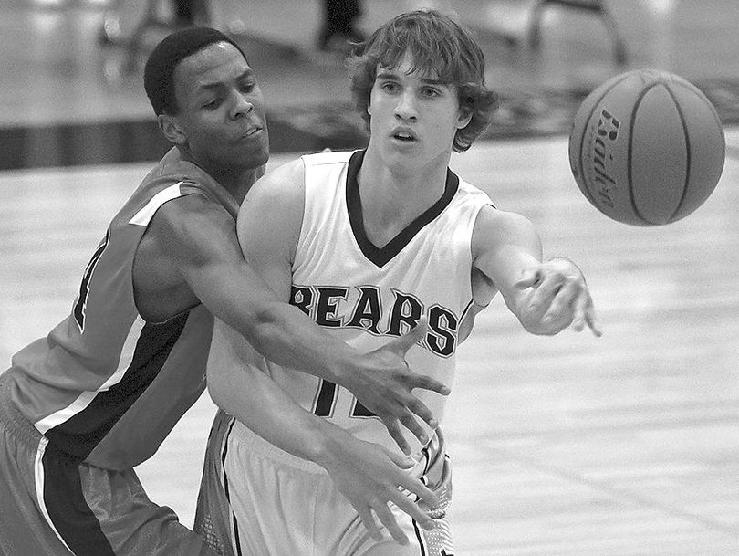 CV’s Cameron Tucker, right, and LC’s Naje Smith give their teams experience this season. (Colin Mulvany / The Spokesman-Review)