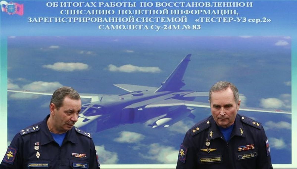 Sergei Bainetov (R), deputy chief of the Russian Armed Forces