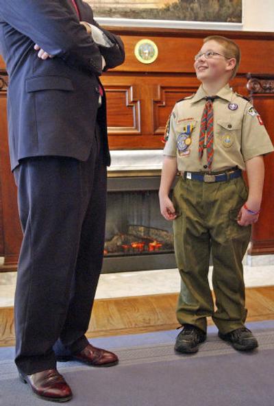 
Travis Pengelly, a fifth-grader at Boise's Kolsch Elementary, chats with Idaho Gov. Dirk Kempthorne on Wednesday after the governor presented him with an award for saving the life of a classmate last year. 
 (Associated Press / The Spokesman-Review)