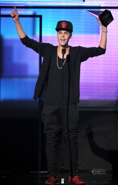 Justin Bieber accepts the award for favorite album – pop/rock for “Believe.” (Associated Press)