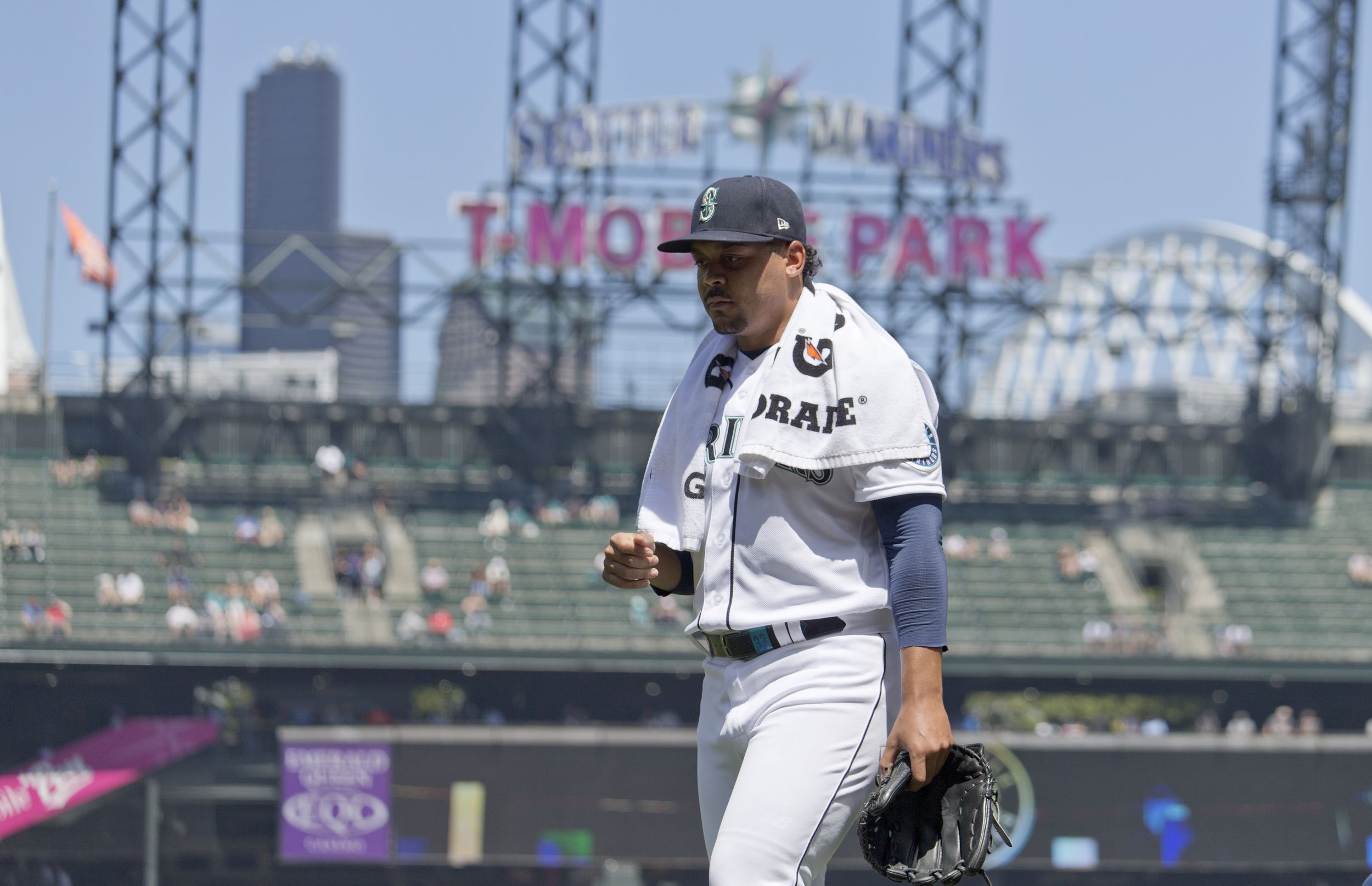 Very little drama for Mariners pitchers two games into MLB rule change