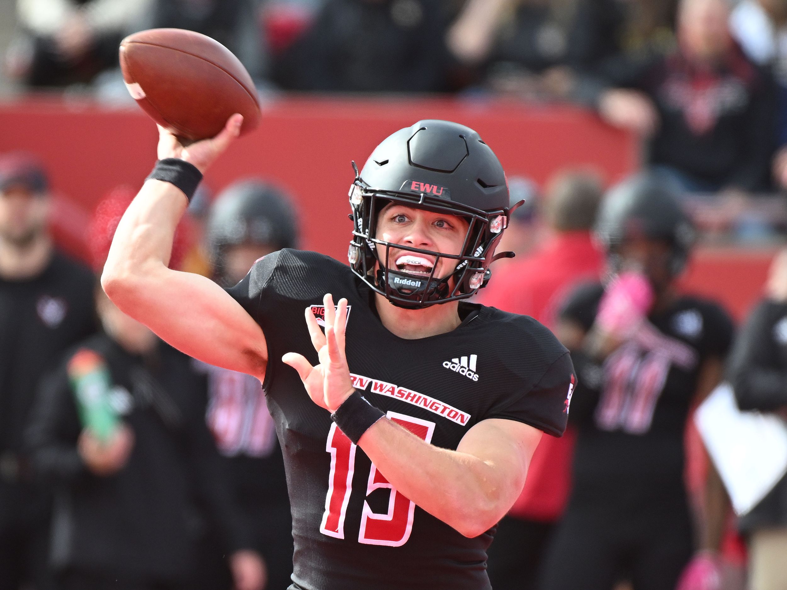 Eastern Washington's Jared Taylor fills in for injured quarterback Kekoa  Visperas, rushes 22 times for 121 yards