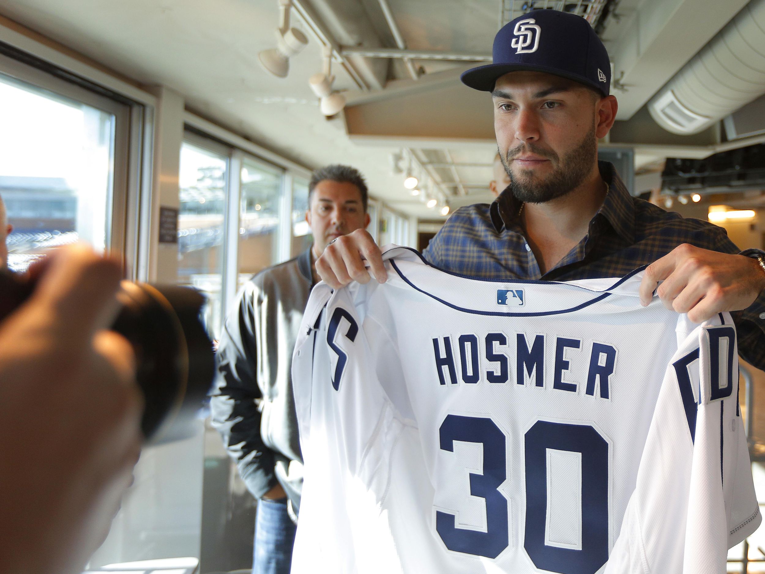 Eric Hosmer joins Padres, wears number of late teammate Yordano Ventura