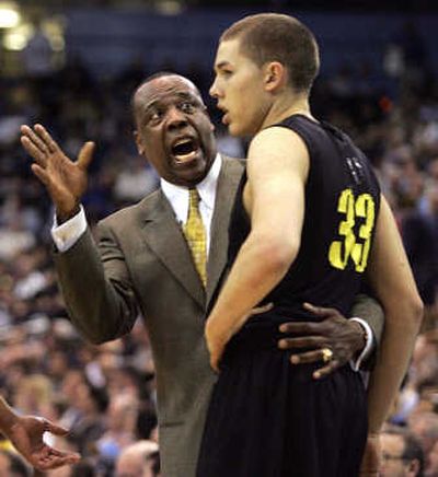 
Drew Viney and Oregon coach Ernie Kent saw the Ducks get hot at the Pac-10 tourney last year. Associated Press
 (Associated Press / The Spokesman-Review)