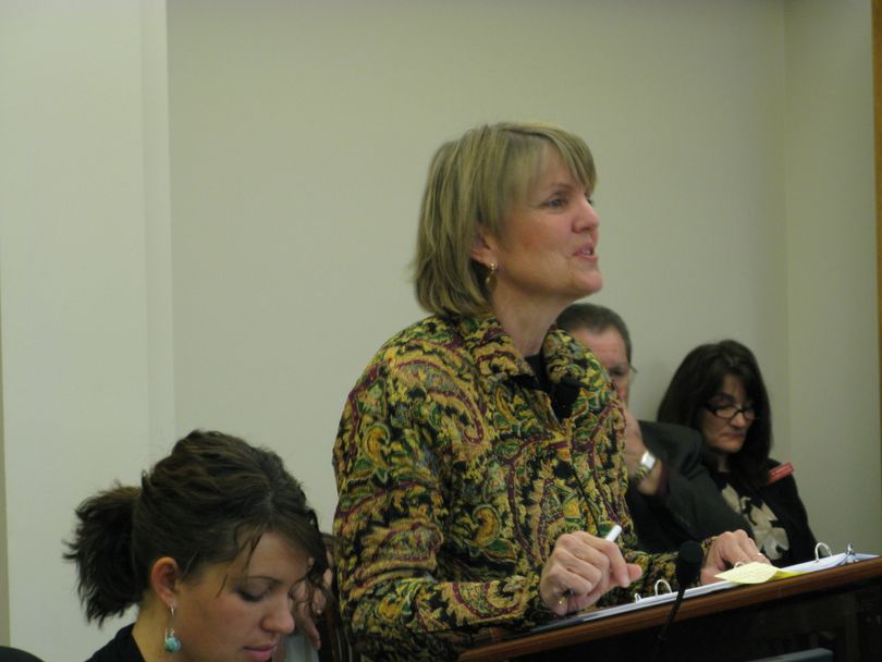 Patti Tobias, Idaho Supreme Court administrator, tells lawmakers that court caseloads are up in Idaho's down economy, 1/19/09 (Betsy Russell / The Spokesman-Review)