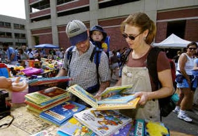 David and Jennifer Cover and their son, Jake, 2, look for children's books at the Parent Connection Swap Meet in La Jolla, Calif.
(Associated Press photos / The Spokesman-Review)