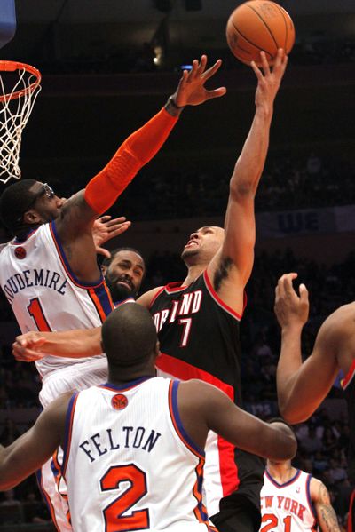 Portland’s Brandon Roy (7) led Trail Blazers to a win over Knicks. (Associated Press)