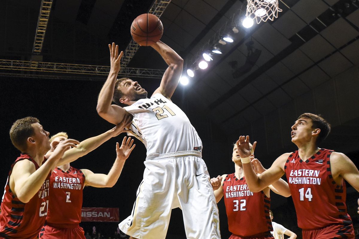 Idaho forward Arkadiy Mkrtychyan (21) pulls down an offensive rebound while Eastern Washington’s Cody Benzel, Ty Gibson, Bogdan Bliznyuk and Mason Peatling, from left, watch during the first half of an NCAA college basketball game Friday, Feb. 9, 2018, in Moscow, Idaho. (Pete Caster / AP)