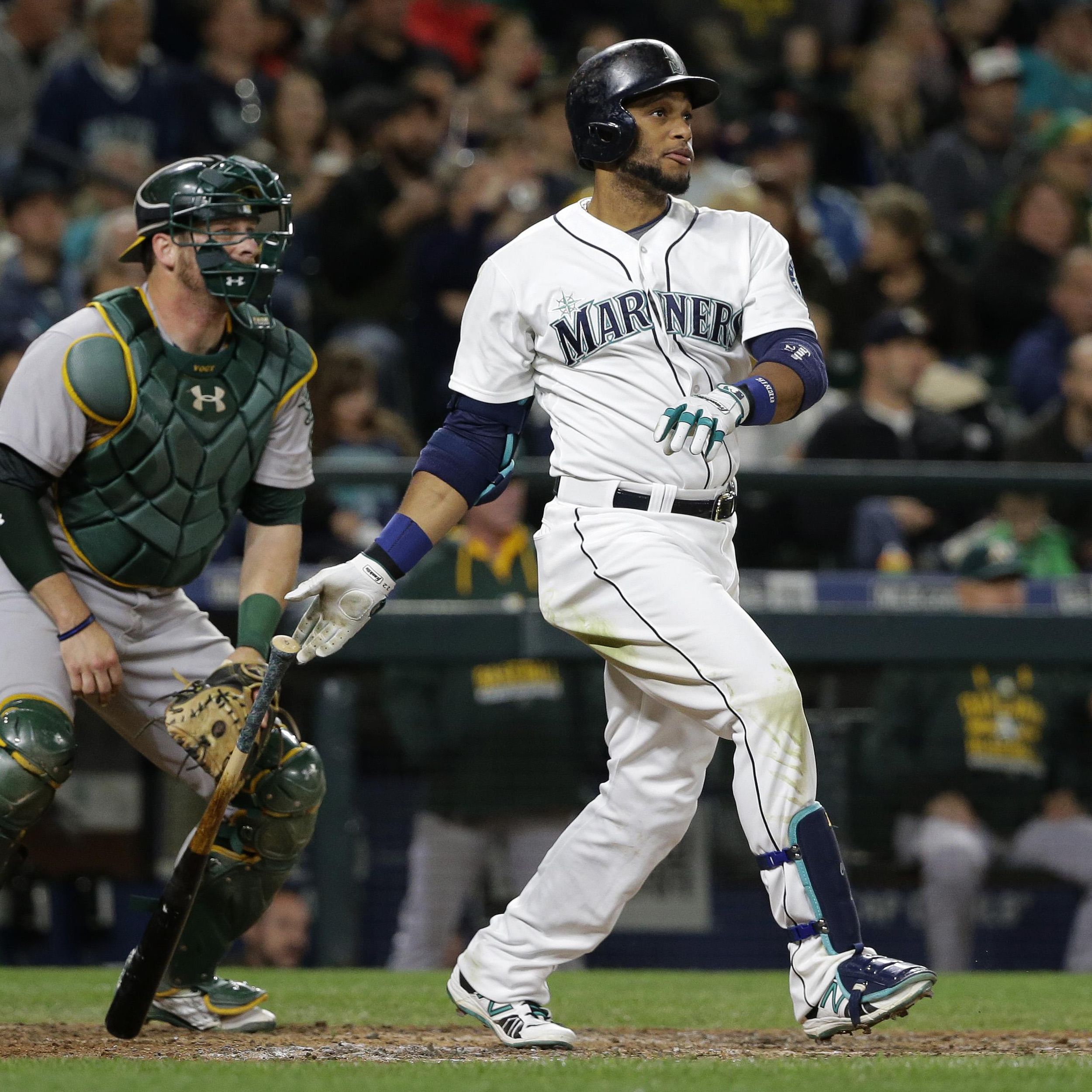 Seattle Mariners infielder Robinson Cano has support of his teammates