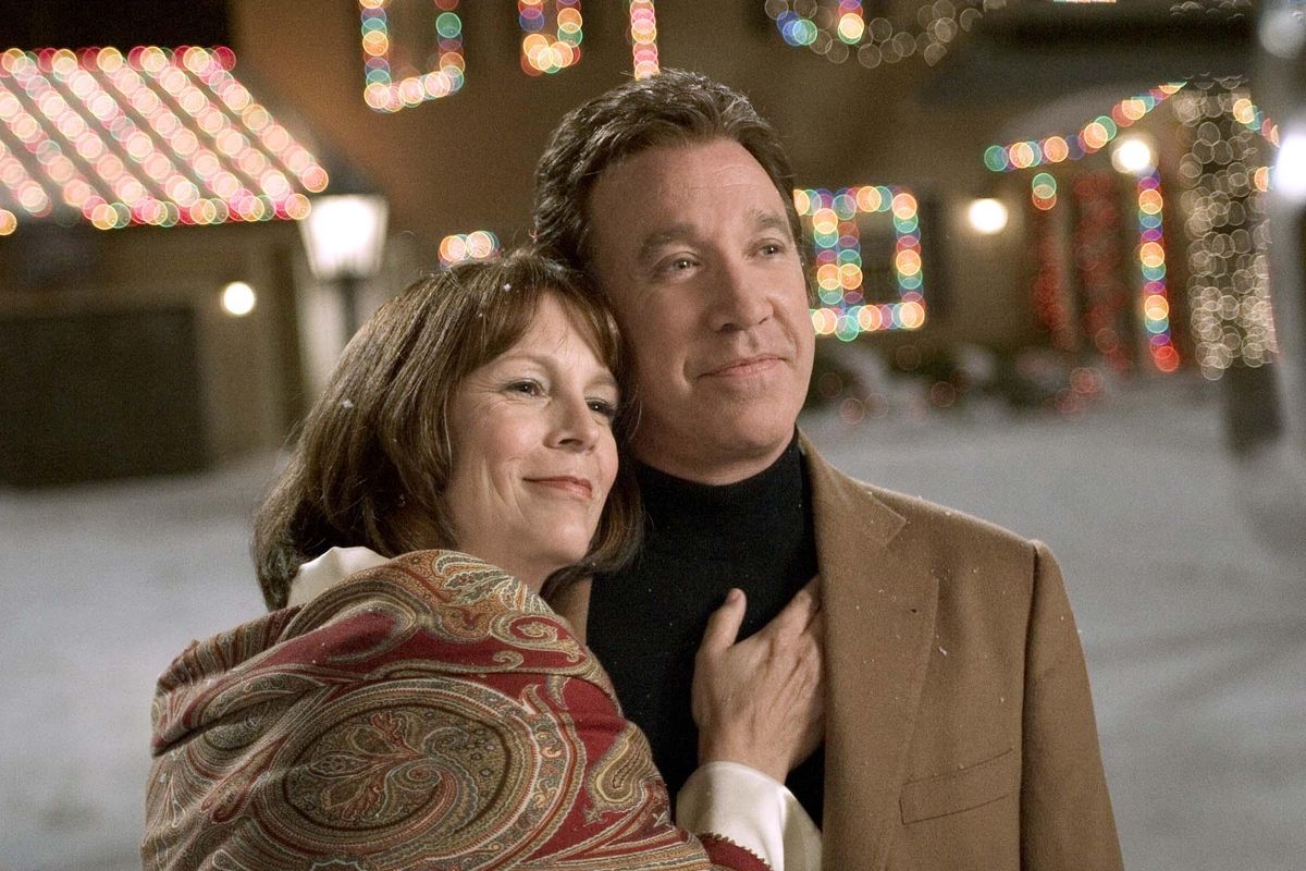 Tim Allen and Jamie Lee Curtis star in the holiday comedy "Christmas with the Kranks."  (AP Photo/Columbia Pictures/Zade Rosenthal) ORG XMIT: NYET681 (ZADE ROSENTHAL / ASSOCIATED PRESS)
