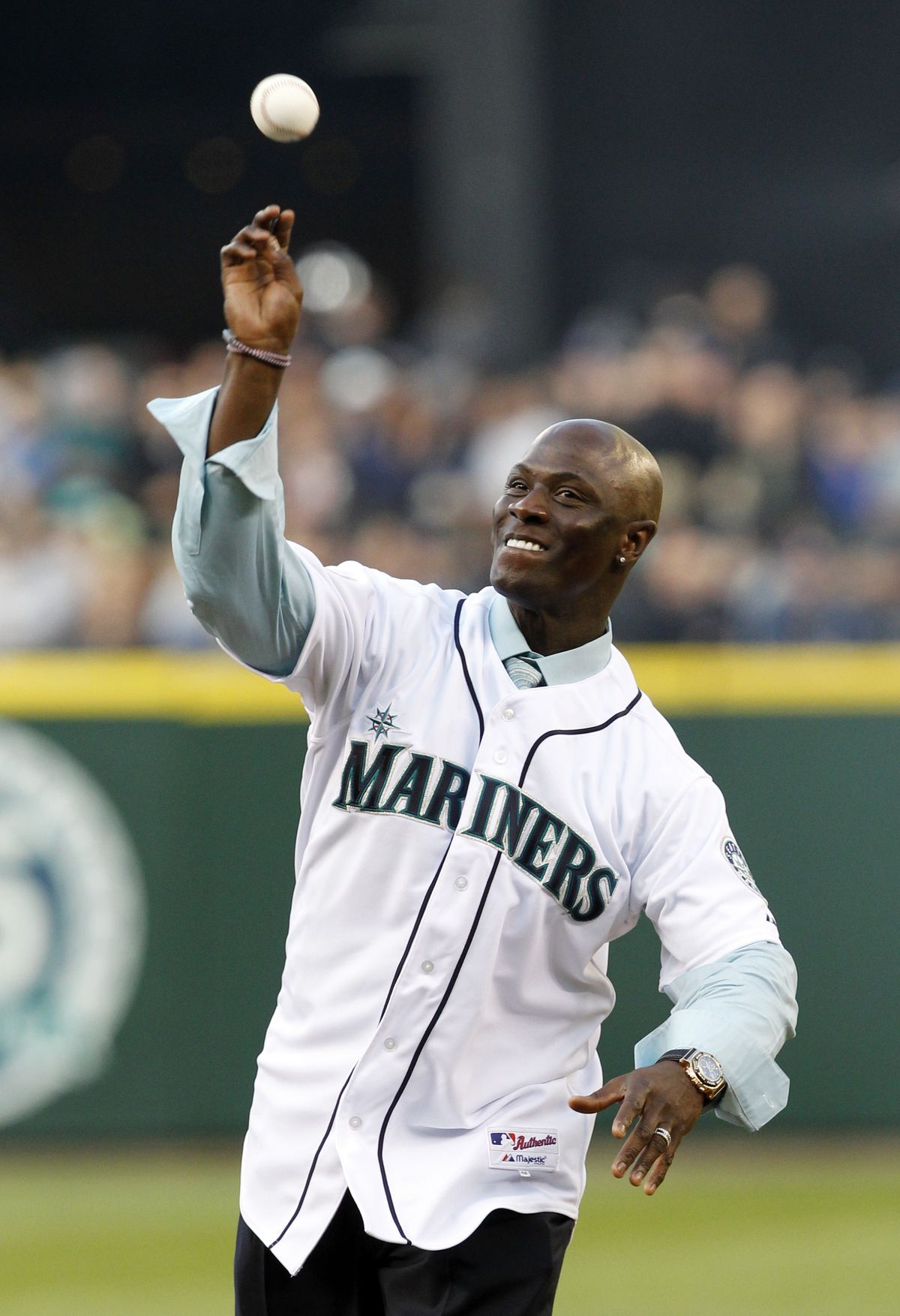 Former Mariner Mike Cameron throws out the ceremonial first pitch. (Associated Press)