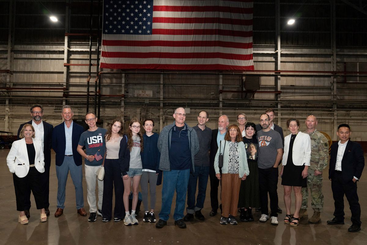 Former prisoners released by Russia, Evan Gershkovich (C), former US marine Paul Whelan (9thL), and journalist US-Russian Alsu Kurmasheva (7thL) pose after landing at Joint Base San Antonio-Kelly Field, Texas, on August 2, 2024. Journalist Evan Gershkovich and fellow prisoners released by Russia landed in the United States late August 1, as part of an extraordinary swap deal struck between Washington and Moscow. A plane carrying Gershkovich, former US marine Paul Whelan, and journalist Alsu Kurmasheva landed at around 11:40 pm (0340 GMT) at Joint Base Andrews near Washington, where President Joe Biden and Vice President Kamala Harris were waiting to greet them.   (Suzanne Cordiero/AFP/GETTY IMAGES NORTH AMERICA/TNS)